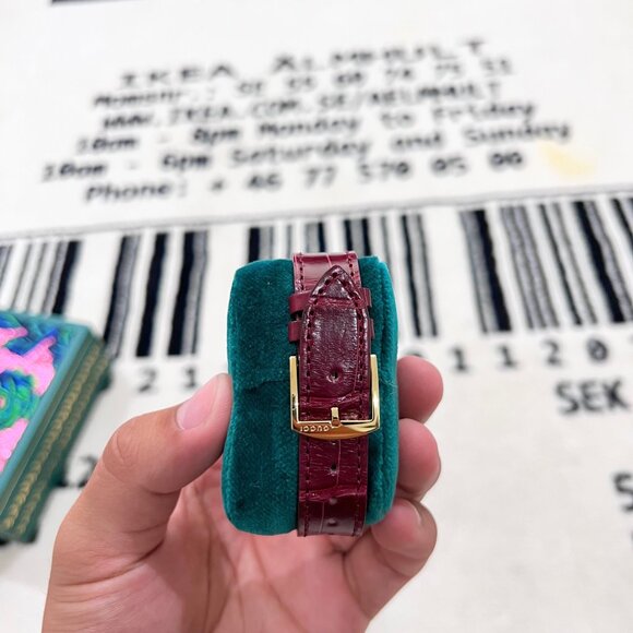 Gucci YA157402 Grip 35MM Unisex Bordeaux Alligator Strap Leather Gold PVD Watch - Picture 4 of 13